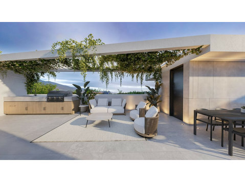 luxurious 3-bedroom penthouse on the 4th floor in the… - Casas