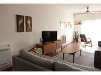 Flatio - all utilities included - Stylish 70s apartment -… - Aluguel