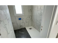 A brand-new two-bedroom apartment in a prime location in… - בתים