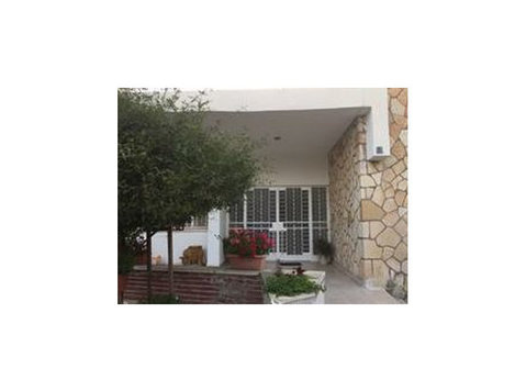 Double room In a 4 bedroom house (1) - Case