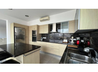 Luxurious and modern, three-bedroom apartment in Strovolos,… - Casas