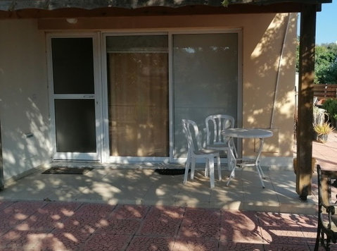 1 bedroom ground floor apartment, f/f and free internet  - Appartements