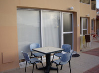 1 bedroom ground floor apartment, f/f and free internet - Apartments