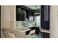 A fully furnished townhouse with a communal pool and… - Σπίτια