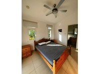 A three bedroom detached villa with a private swimming… - בתים