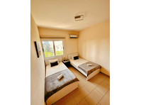 Centrally located just off the “Tombs of the Kings” Road,… - Rumah