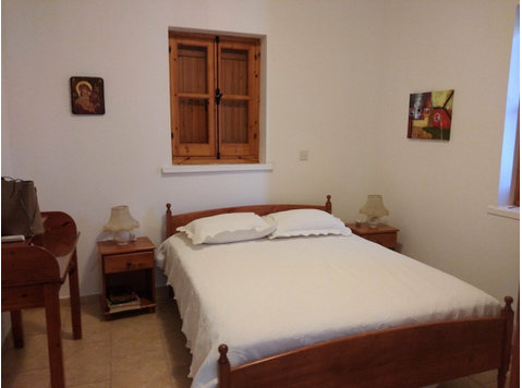 For rent 1 bedroom house in Polemi village in… - Hus
