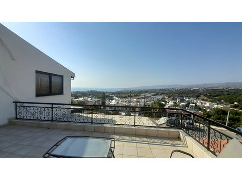 For rent: Spacious townhouse located in the peaceful area… - Case