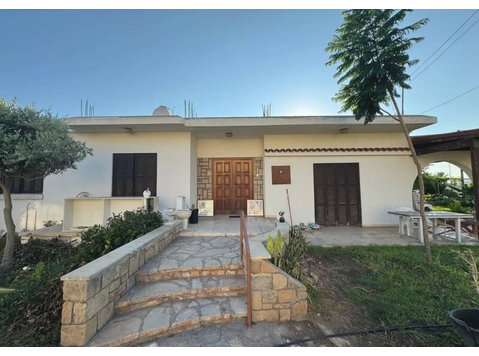 For rent: This cozy  bungalow offers comfortable living… - Case