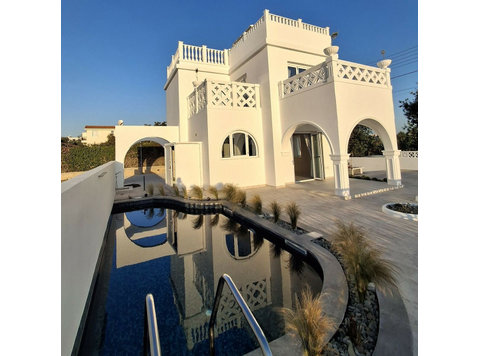 For rent: This modern, detached house in Kissonerga offers… - Houses