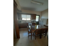 Fully furnished 2 bedroom maisonette in the quiet and… - Hus