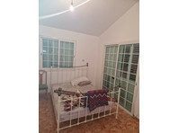 Fully furnished 3 bedroom apartment for rent in Paphos,… - Huse