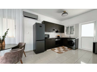 Fully furnished  modern town house on a street corner, in a… - گھر
