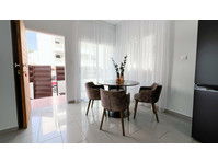 Fully furnished  modern town house on a street corner, in a… - Maisons