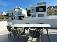 LUXURY THREE BEDROOM VILLA WITH UNOBSTRUCTED SEA… - Σπίτια