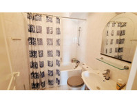 Location: A well-maintained and gated complex close to… - Rumah