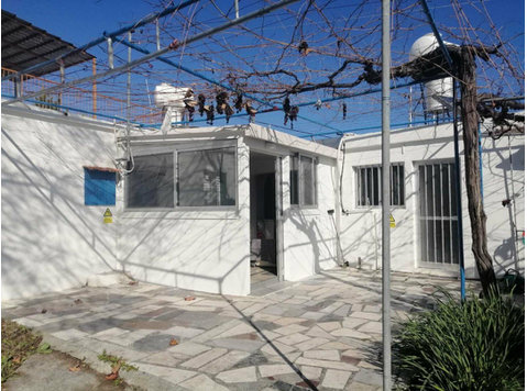 Old traditional detached house (Bungalow)  in Agios… - בתים