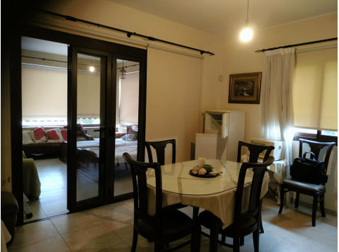 One bedroom fully furnished apartment located in a quiet… - Domy