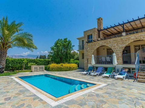 Sandy beach villa 3 bedroom in Polis - Houses