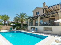 Sandy beach villa 5 bedroom in Polis - خانه ها