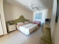 Spacious 3 bedroom furnished maisonette on 3 floors with… - Houses