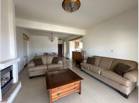 Spacious, fully furnished, modern, and luxurious… - منازل