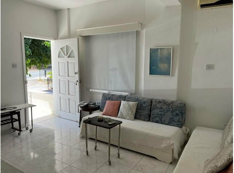 This one-bedroom house in the charming village of Giolou… - منازل