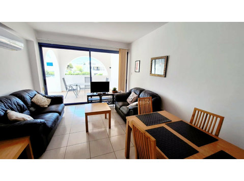 This rental apartment in the Universal area of Paphos… - Huse