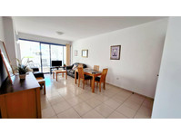 This rental apartment in the Universal area of Paphos… - Къщи