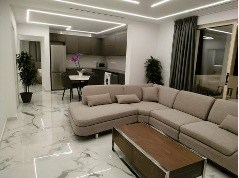 Three-bedroom luxurius apartment located in Geroskipou -… - Casas