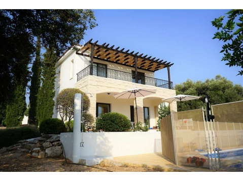 Three bedroom villa in a gorgeous area with unobstructed… - منازل