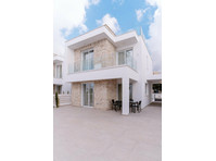 A beautiful residential development comprising 28 villas,… - בתים