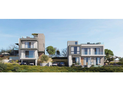 A luxury development consisting of just 2 uniquely designed… - Huse