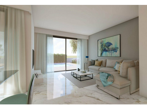 A luxury project on the coast in the village of Chloraka,… - Case