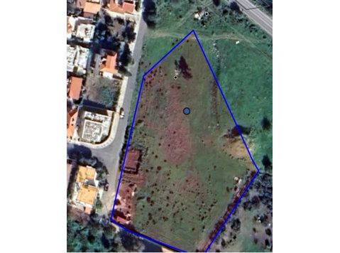 A residential land located in the Empa  community within… - Dům