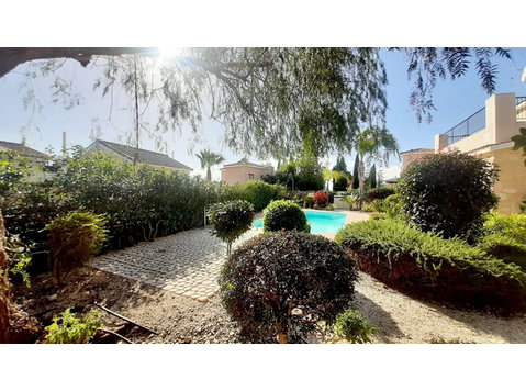 Amazing Three (3) bedroom Villa for sale in Paphos . 

Golf… - Dom