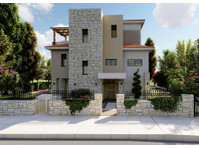 An elegant 3-storey villa with 3 bedrooms -  3.5 bathrooms… - Σπίτια