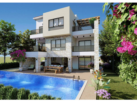 An elegant 3-storey villa with 3 bedrooms -  3.5 bathrooms… - Majad