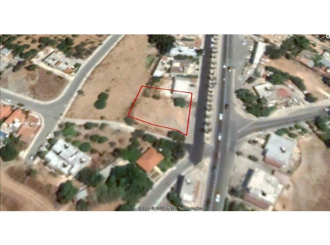An extraordinary residential plot of 969m² is now available… - Casas