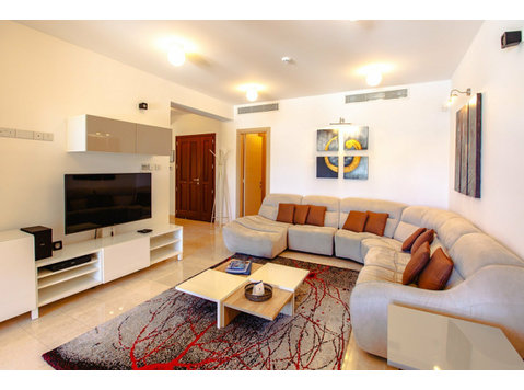 Beautiful 3 bedroom villa in Alexander Heights,… - Casas