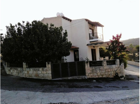 Charming 3-Bedroom Home in Tranquil Kritou Tera… - Houses