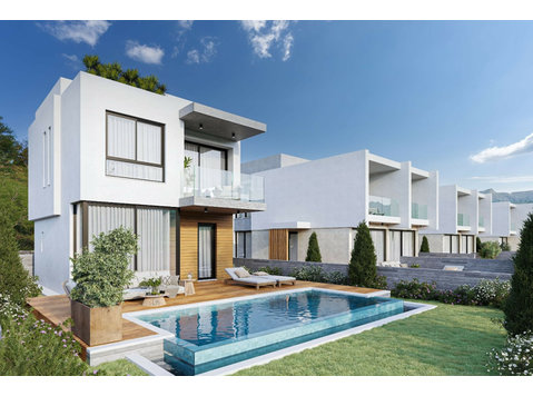 Chloraka Village, located just 3 kilometers west of Paphos,… - בתים