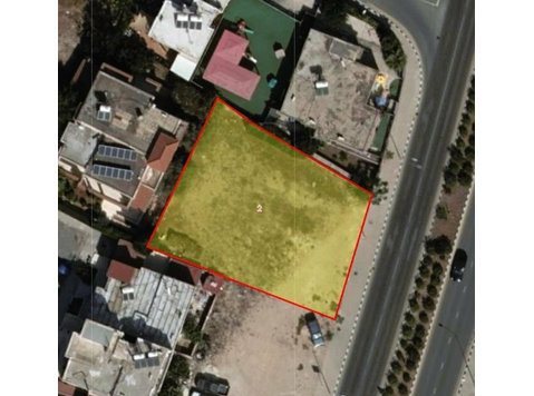 Commercial plot with high density located in central… - Куће