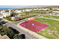 Corner Commercial/Residential plot, extending to about 531… - Huizen