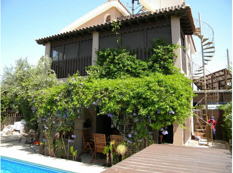 Detached villa for sale in Agia Marinouda, Paphos.

The… - Häuser