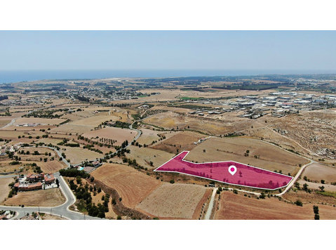 Development field, extending to about 10.033 sq.m. in… - בתים