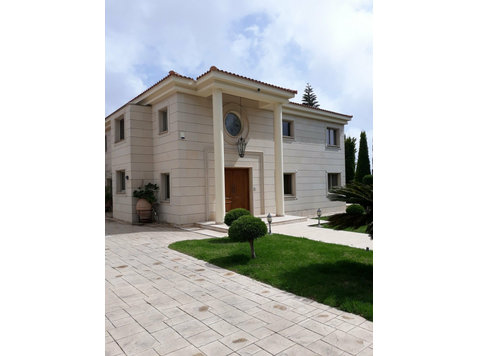 Discover this incredible 6-bedroom villa in Tala, Paphos.… - Häuser