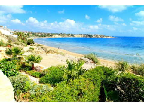 ? EXCLUSIVE HOTEL &amp; RESORT DEVELOPMENT OPPORTUNITY IN… - Houses