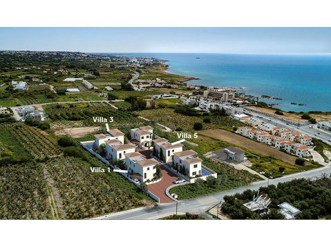 Exclusive 3-Villa Development in Kissonerga

Introducing a… - Huizen