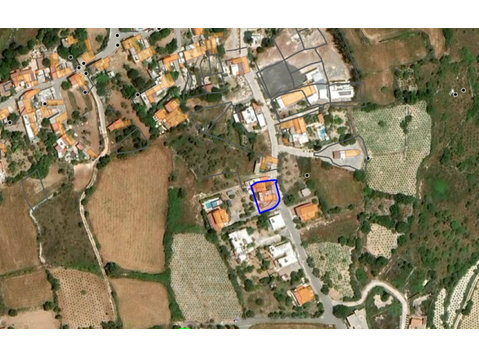 FOR SALE 

Residential plot of 516 square meters including… - בתים